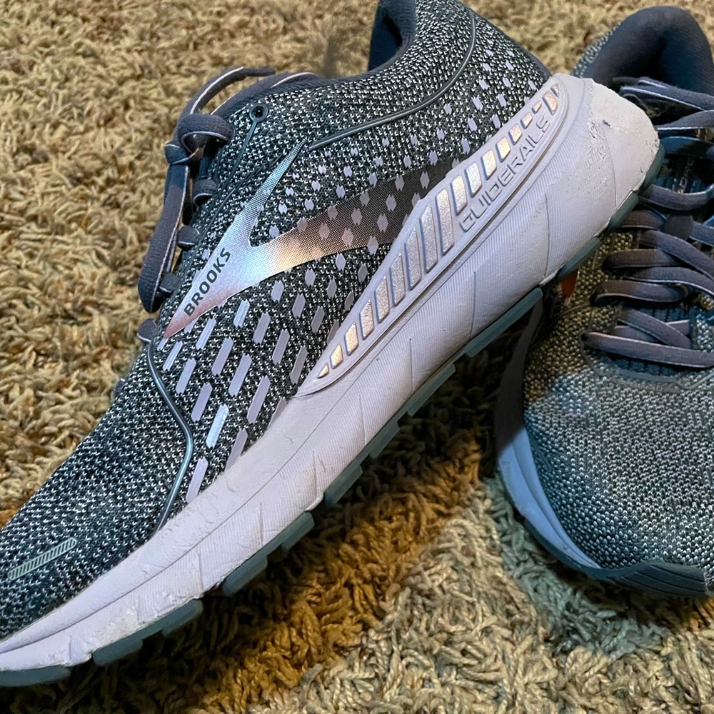 Brooks womens athletic shoes